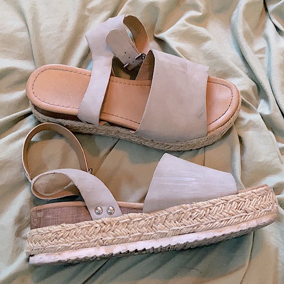 PLATFORM SANDALS - Picture 3 of 3